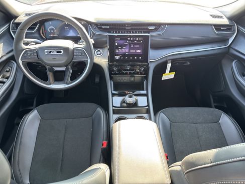 New 2025 Jeep Grand Cherokee Altitude image 13