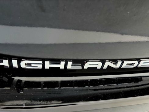 Certified 2021 Toyota Highlander XLE image 17