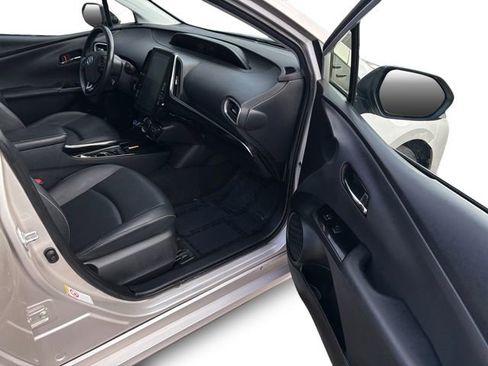 Used 2021 Toyota Prius Prime XLE w/ Carpet Mat Package (TMS) image 11