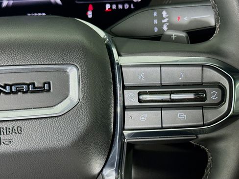 Used 2025 GMC Yukon Denali AWD/4WD image 14