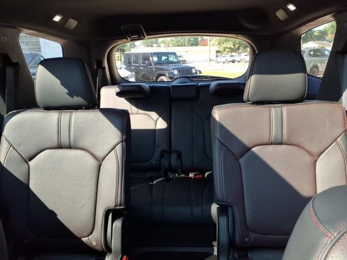 Used 2025 Honda Pilot Black Edition image 20