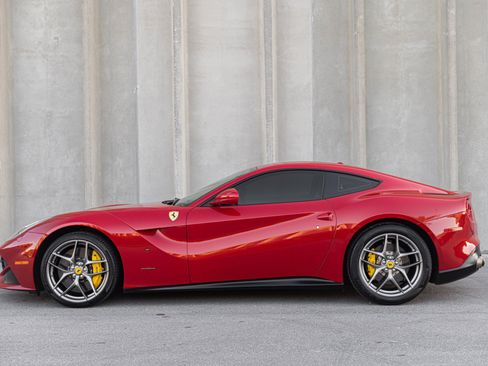 Used 2014 Ferrari F12 Berlinetta RWD image 13