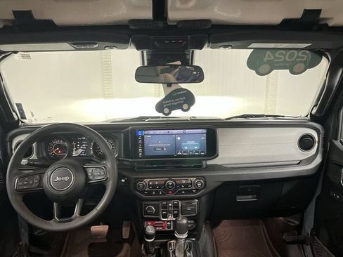 Used 2024 Jeep Gladiator Sport AWD/4WD image 19