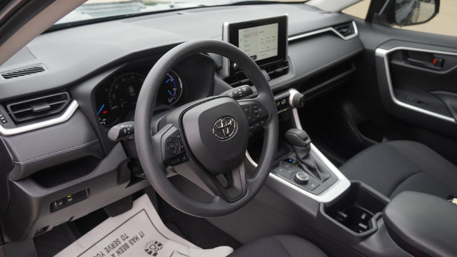 Used 2025 Toyota RAV4 LE AWD/4WD image 16