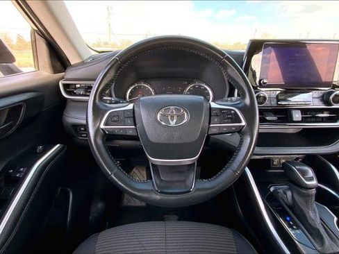 Certified 2024 Toyota Highlander LE image 6