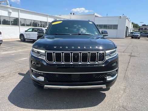 Used 2023 Jeep Wagoneer L Series III w/ Premium Group I AWD/4WD image 2