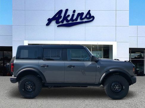 New 2026 Ford Bronco Big Bend w/ Black Diamond Package AWD/4WD image 1