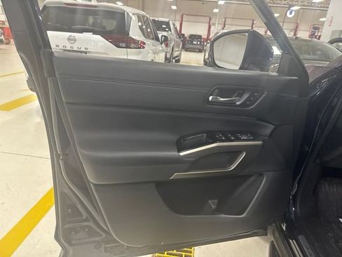 Certified 2024 Nissan Pathfinder Platinum AWD/4WD image 6