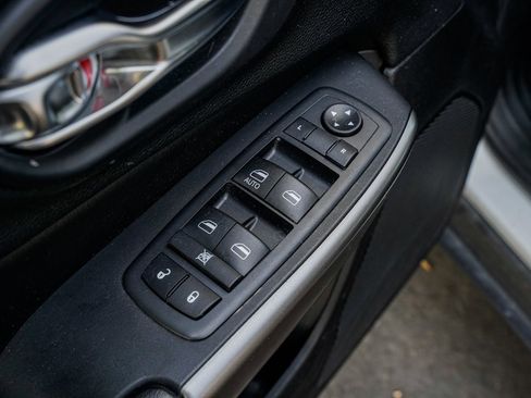 Used 2020 Jeep Cherokee Latitude image 10