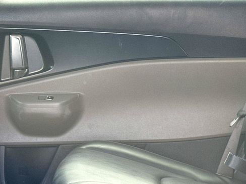 Used 2025 Kia Carnival FWD image 14