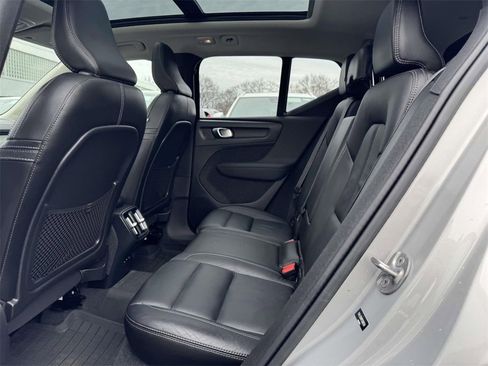 Certified 2023 Volvo XC40 B5 Plus w/ Protection Package Premier image 9