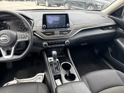 Used 2024 Nissan Altima 2.5 SV FWD image 19
