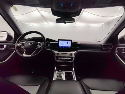 Used 2022 Ford Explorer XLT w/ Equipment Group 202A image 36