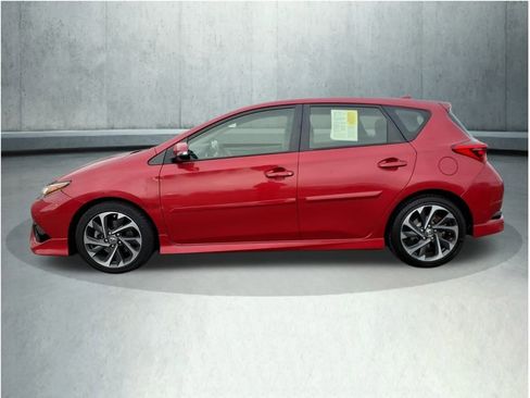 Used 2018 Toyota Corolla iM image 3