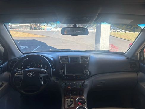Used 2012 Toyota Highlander Limited image 9