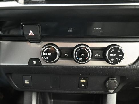 Used 2016 Toyota Tacoma SR w/ SR Convenience Package image 17