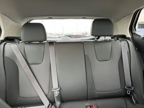 Used 2025 Buick Encore GX Preferred AWD/4WD image 37