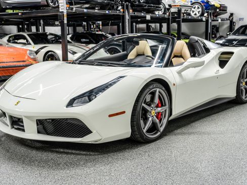 Used 2018 Ferrari 488 Spider image 5