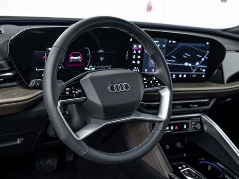 Certified 2025 Audi Q5 Premium w/ Convenience Package image 9