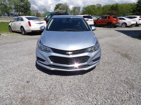 Used 2018 Chevrolet Cruze LS FWD image 2