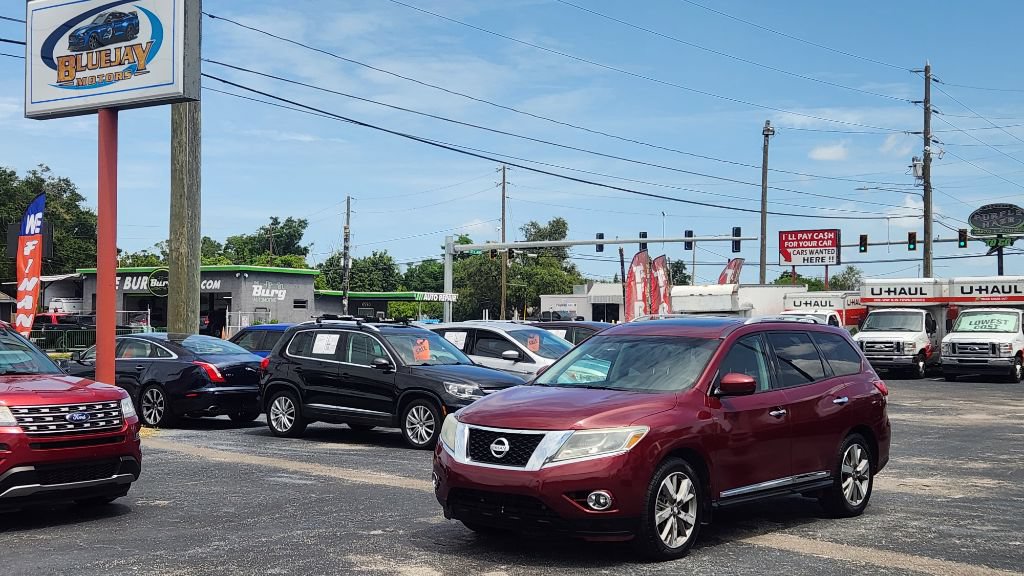 Used 2016 Nissan Pathfinder Platinum FWD image 1