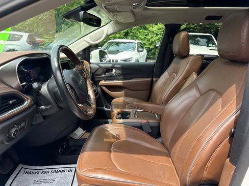 Used 2019 Chrysler Pacifica Limited w/ Advanced Safetytec Group FWD image 9