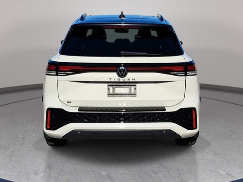 New 2026 Volkswagen Tiguan SE R-Line FWD image 7