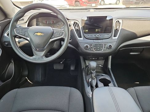 Used 2025 Chevrolet Malibu LT FWD image 17