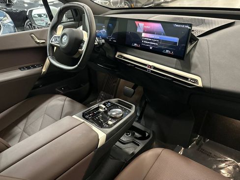 Used 2023 BMW iX xDrive50 w/ Convenience Package AWD/4WD image 18