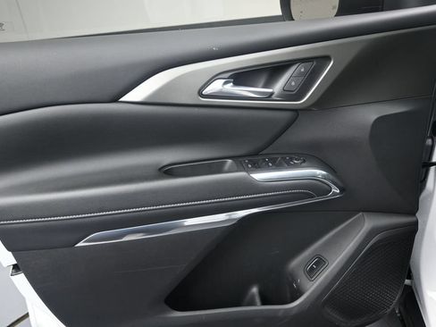 Used 2025 Chevrolet Traverse LT w/ Midnight/Sport Edition FWD image 11