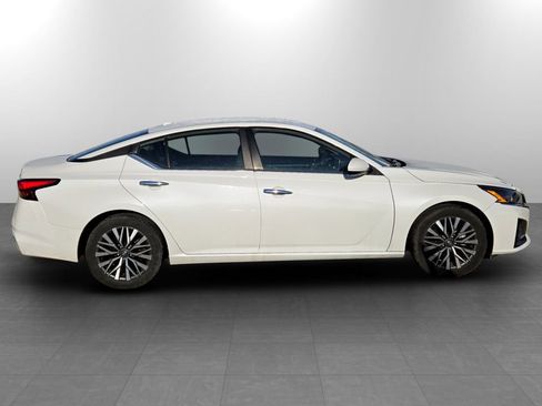 Used 2023 Nissan Altima 2.5 SV image 5