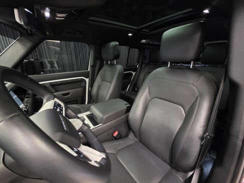 Used 2025 Land Rover Defender 110 S image 17