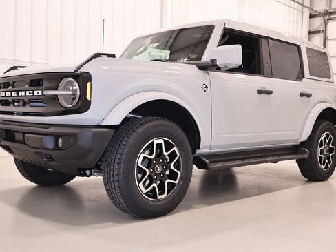 New 2026 Ford Bronco Outer Banks AWD/4WD image 5