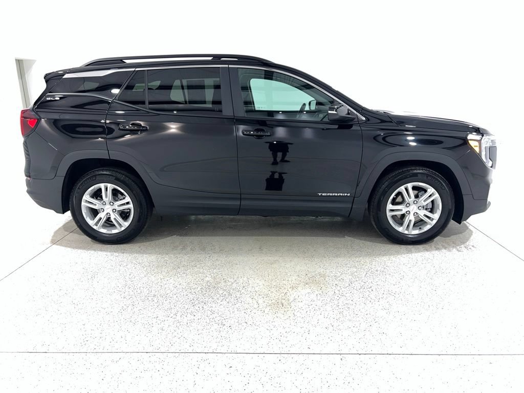 Used 2024 GMC Terrain SLE w/ Driver Convenience Package FWD image 6