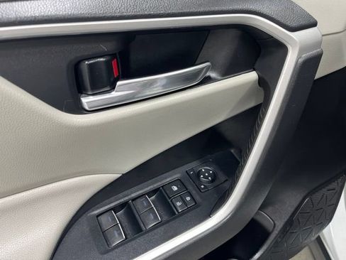 Used 2022 Toyota RAV4 XLE AWD/4WD image 27