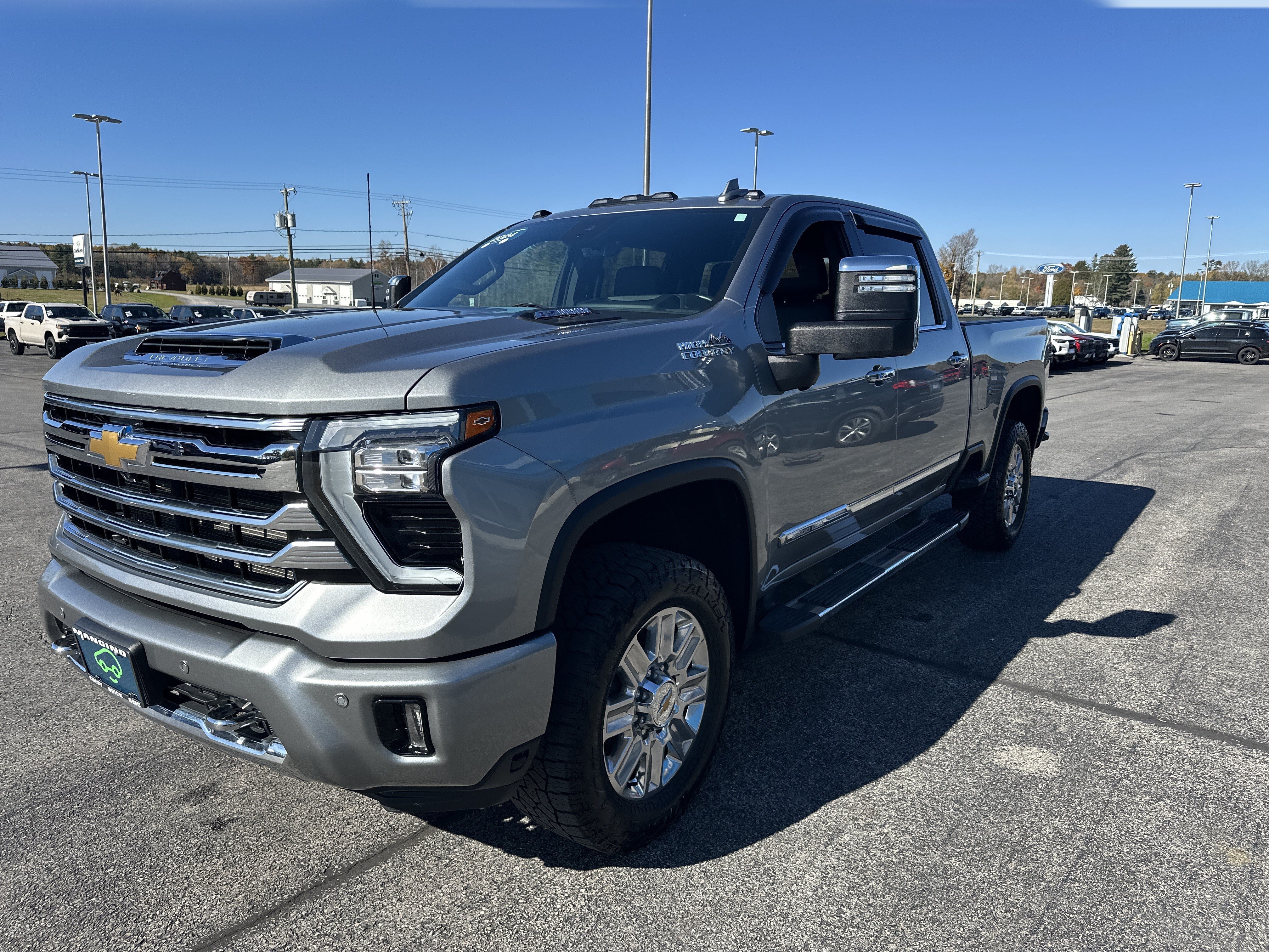 Used 2024 Chevrolet Silverado 2500 High Country w/ High Country Premium Package AWD/4WD image 3
