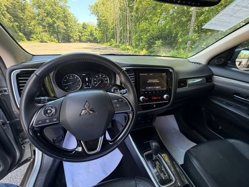 Used 2020 Mitsubishi Outlander AWD image 18