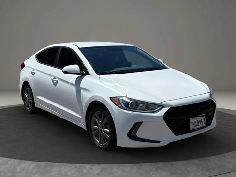 Used 2017 Hyundai Elantra SE w/ SE A/T Tech Package 03 FWD image 4