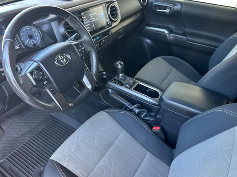 Used 2022 Toyota Tacoma TRD Off-Road image 10