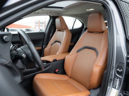 Used 2020 Lexus UX 250h w/ Premium Package image 19