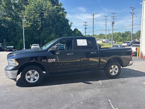 Used 2021 RAM 1500 4x4 Crew Cab Classic w/ Chrome Appearance Group image 6