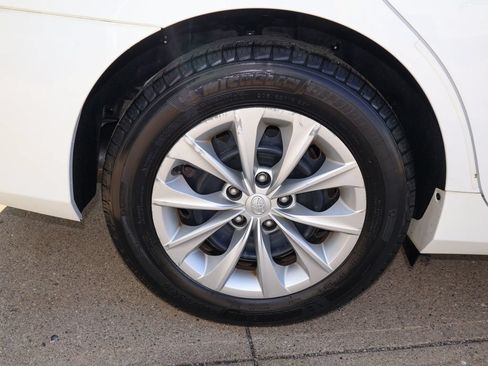 Used 2015 Toyota Camry LE FWD image 9