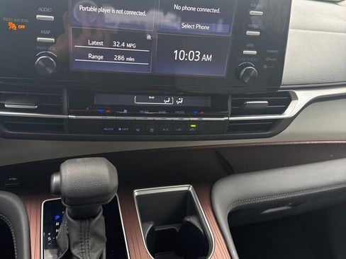 Used 2024 Toyota Sienna LE image 10