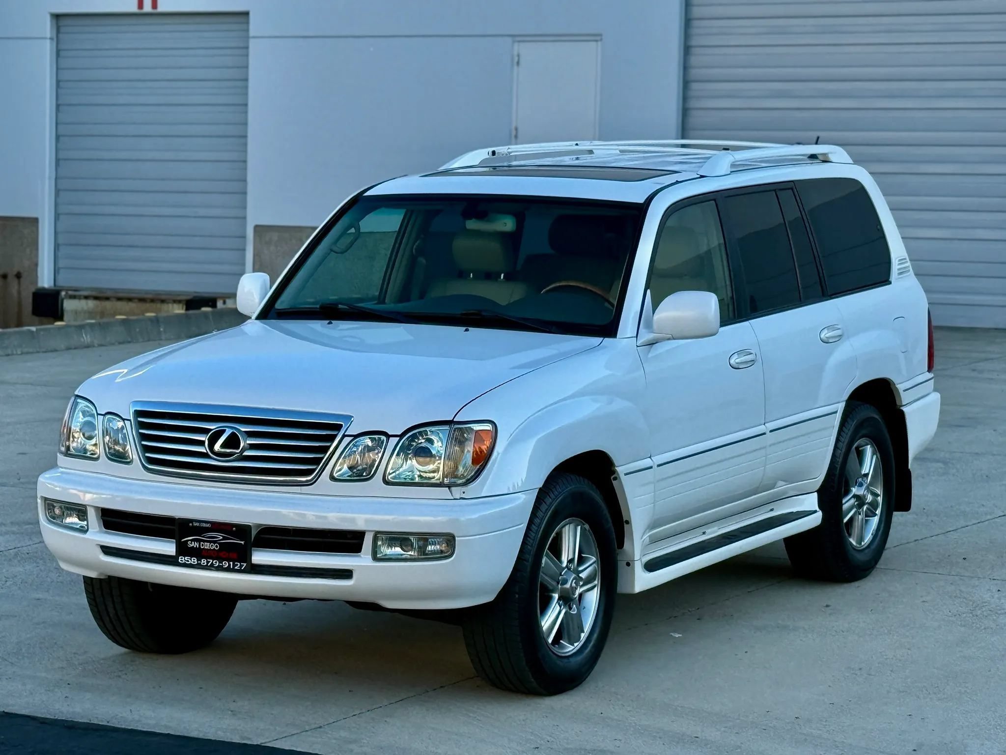 Used 2006 Lexus LX 470 4WD w/ Preferred Accessory Pkg image 2