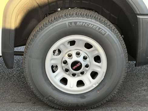 Used 2025 GMC Sierra 2500 Pro AWD/4WD image 5