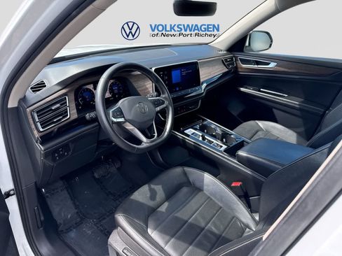 Used 2024 Volkswagen Atlas SEL AWD/4WD image 10