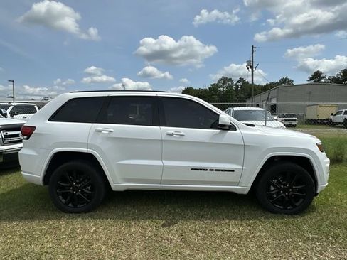Used 2021 Jeep Grand Cherokee Laredo X AWD/4WD image 6