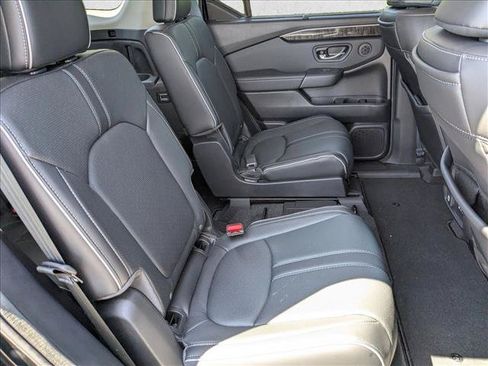 Used 2025 Honda Pilot Elite image 19
