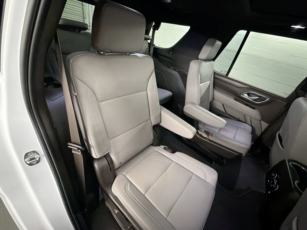 Used 2024 Chevrolet Tahoe Z71 w/ Luxury Package AWD/4WD image 27