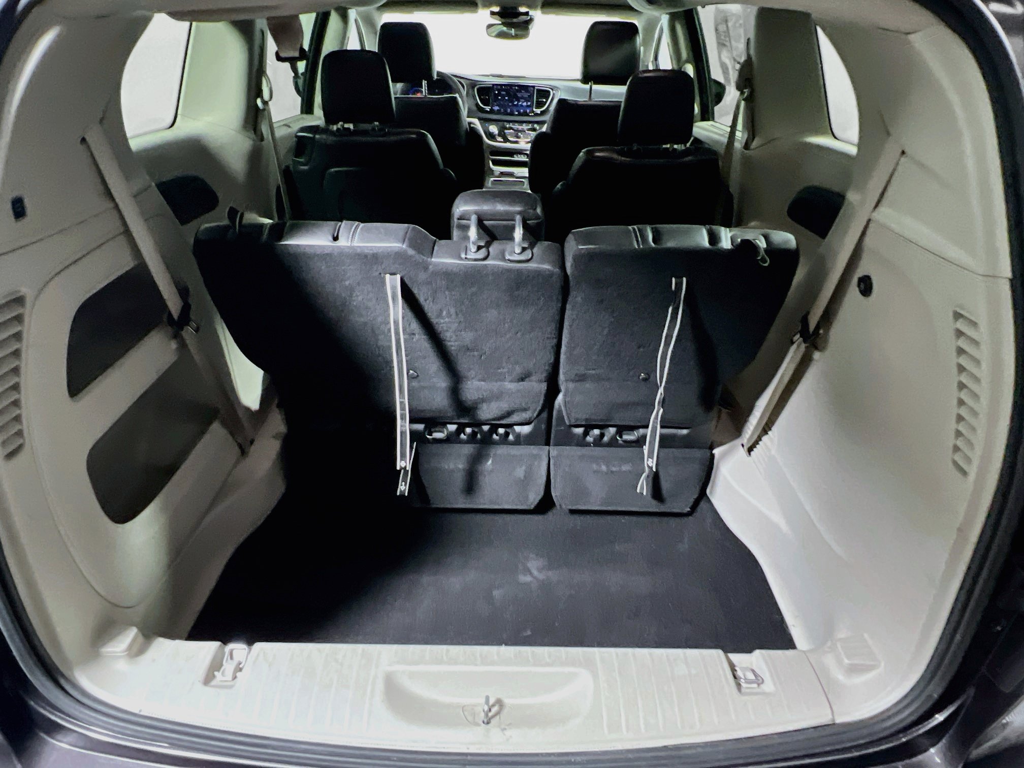 Used 2023 Chrysler Pacifica Touring-L FWD image 34